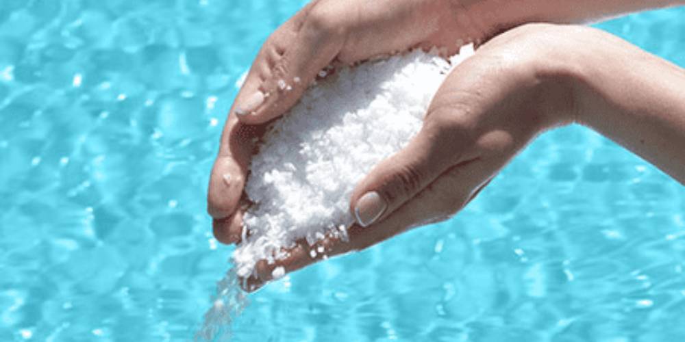 Pool salt for saltwater swimming pools